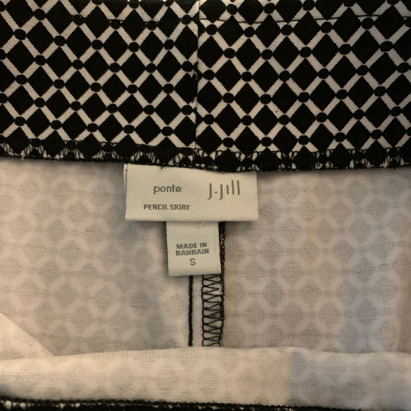 Slim fitting skirt - Picture 2 of 2